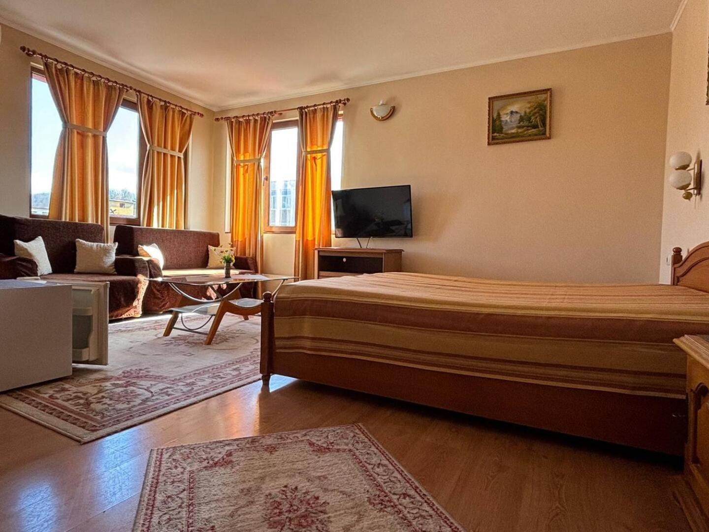 Hotel Rai Tryavna Bagian luar foto