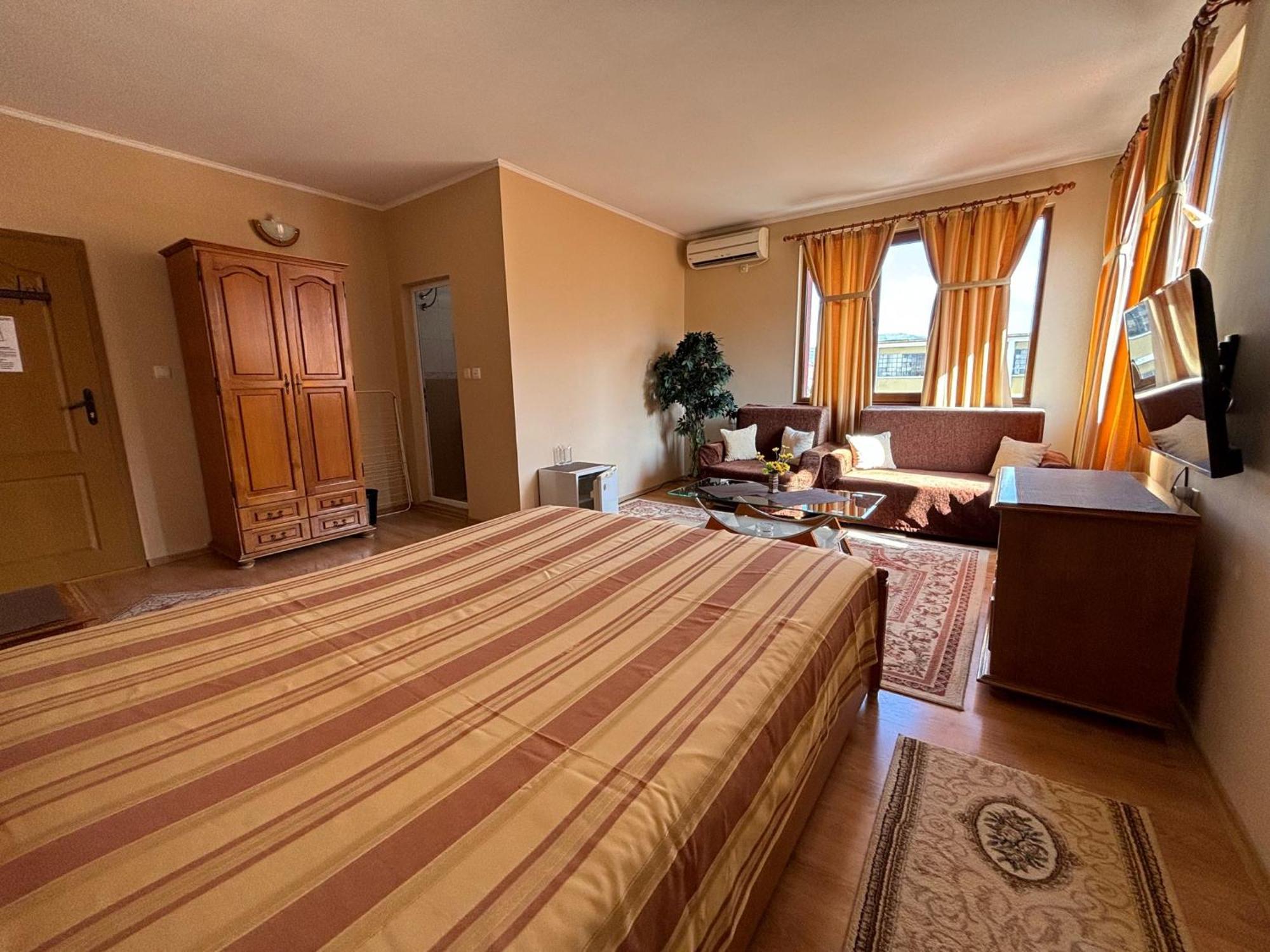 Hotel Rai Tryavna Bagian luar foto
